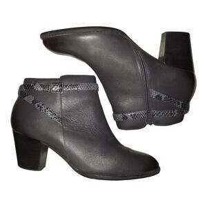 Vionic Gray Leather Ankle Boots size 10.5